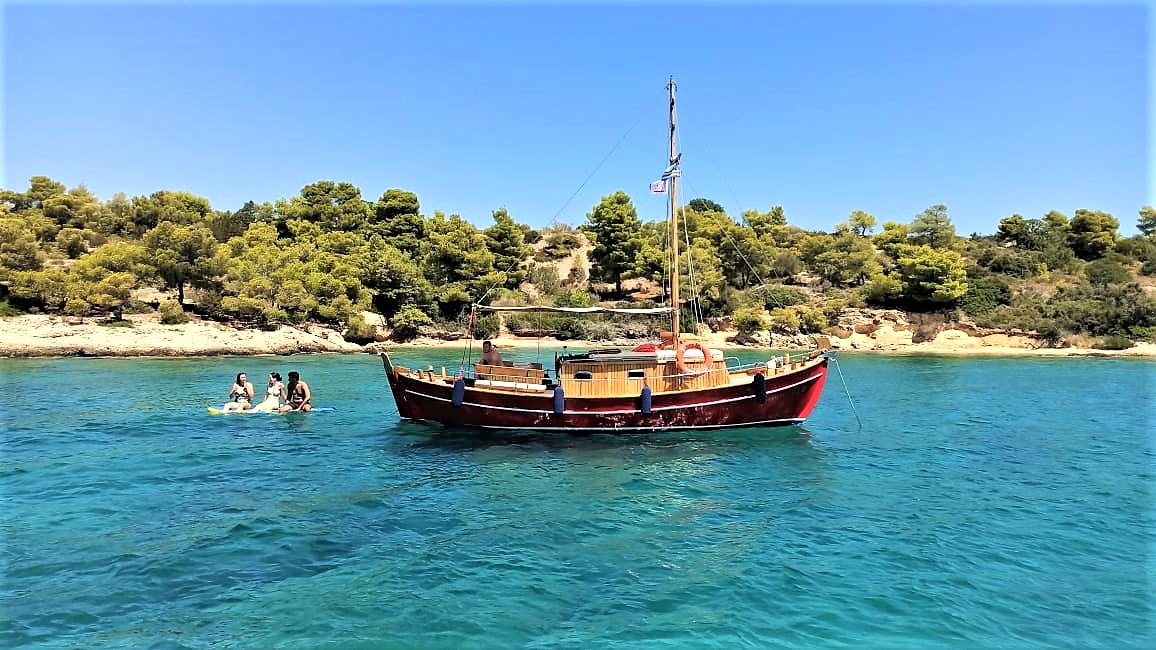 Doryssa Spetses rent a boat Cruising - Private Cruising Trip Rental , boat trip Spetses online at the best price. Spetses Boat Hire Affordable