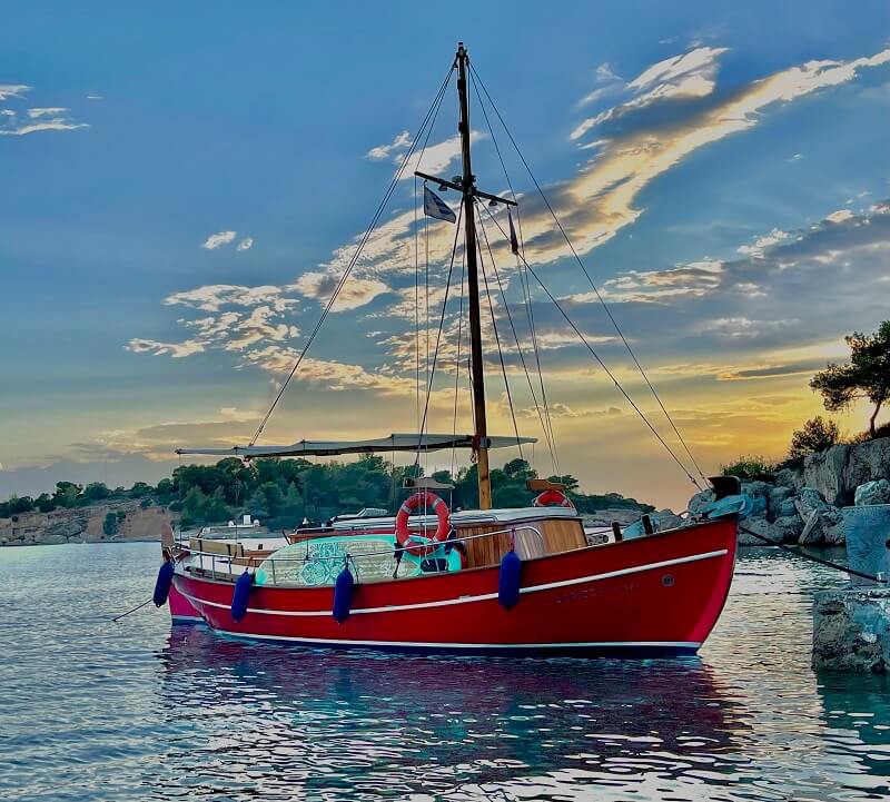 Doryssa Spetses rent a boat Cruising