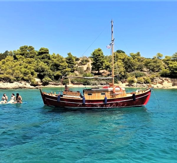 Doryssa Spetses rent a boat Cruising - Private Cruising Trip Rental , boat trip Spetses online at the best price. Spetses Boat Hire Affordable